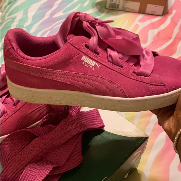 Shoes - Picture 3 of 4